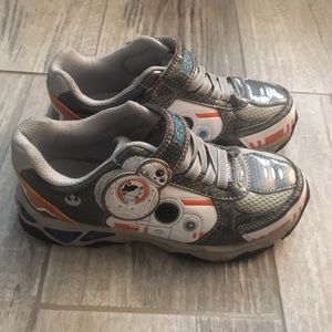 Boys size 1 R2D2 light up sneakers